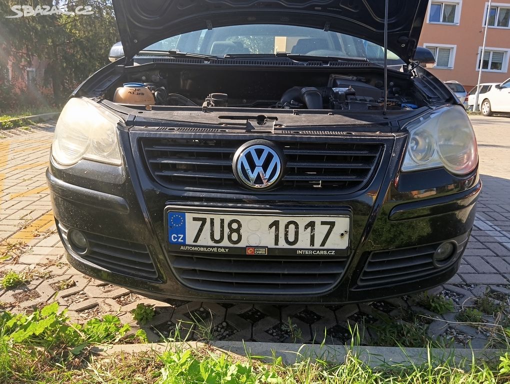 VW POLO 9N 2007 PŘEDNÍ NÁRAZNÍK S MASKOU ČERNÁ