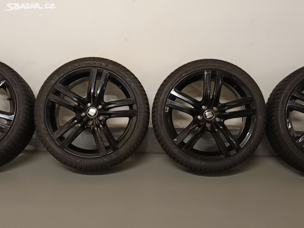 Zimní sada Seat Ibiza 7Jx17 ET43, pneu 215/40 R17