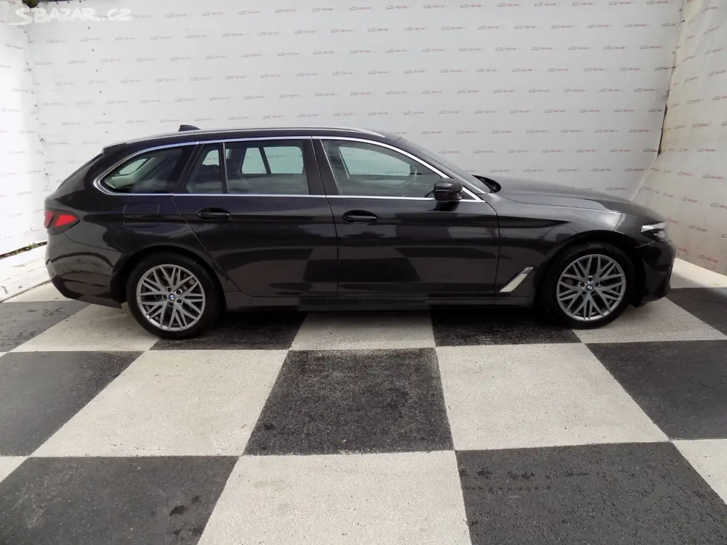 BMW Řada 5, 530e/xDrive/Full-LED/DPH/ - fotka 6