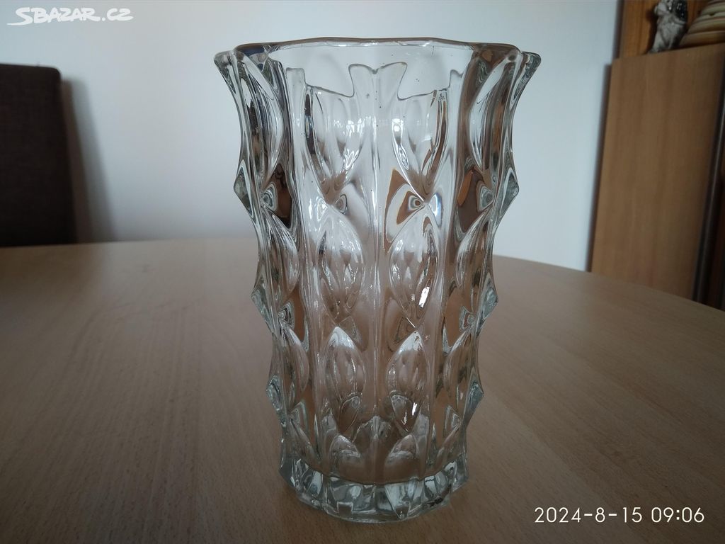 Retro autorská váza, lisované sklo, výška 18 cm