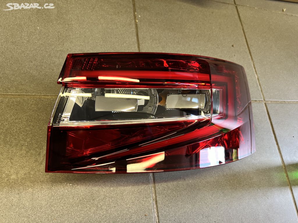Škoda Superb 3 Style combi pravé zadní led světlo
