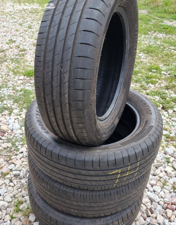 Pěkné letní pneu Goodyear 215/60/17