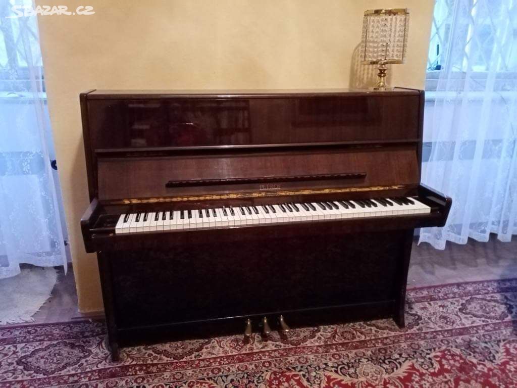 Pianino Petrof P 115 lll