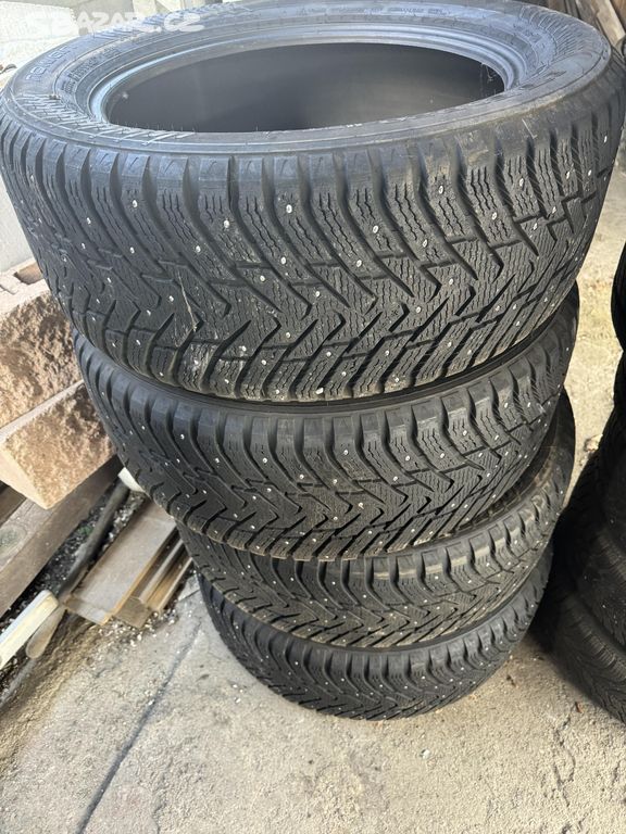 Zimni pneu 275/50R20 Nokian Hakkapeliitta -hrot