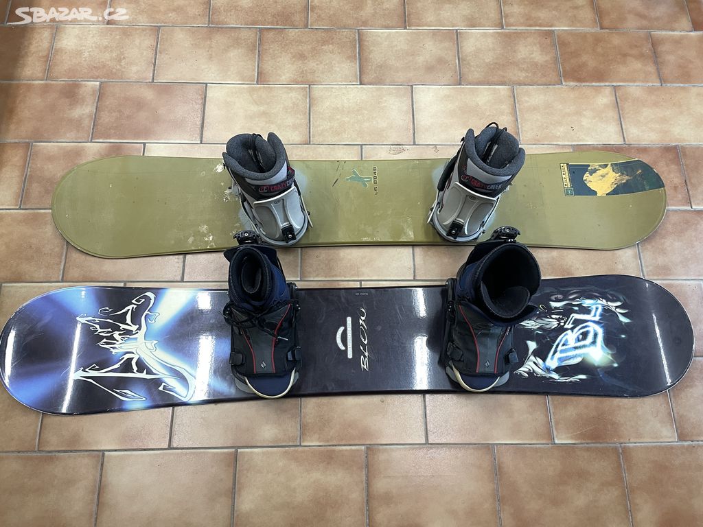 2x snowboard 165 a 159 cm boty 45 a 44