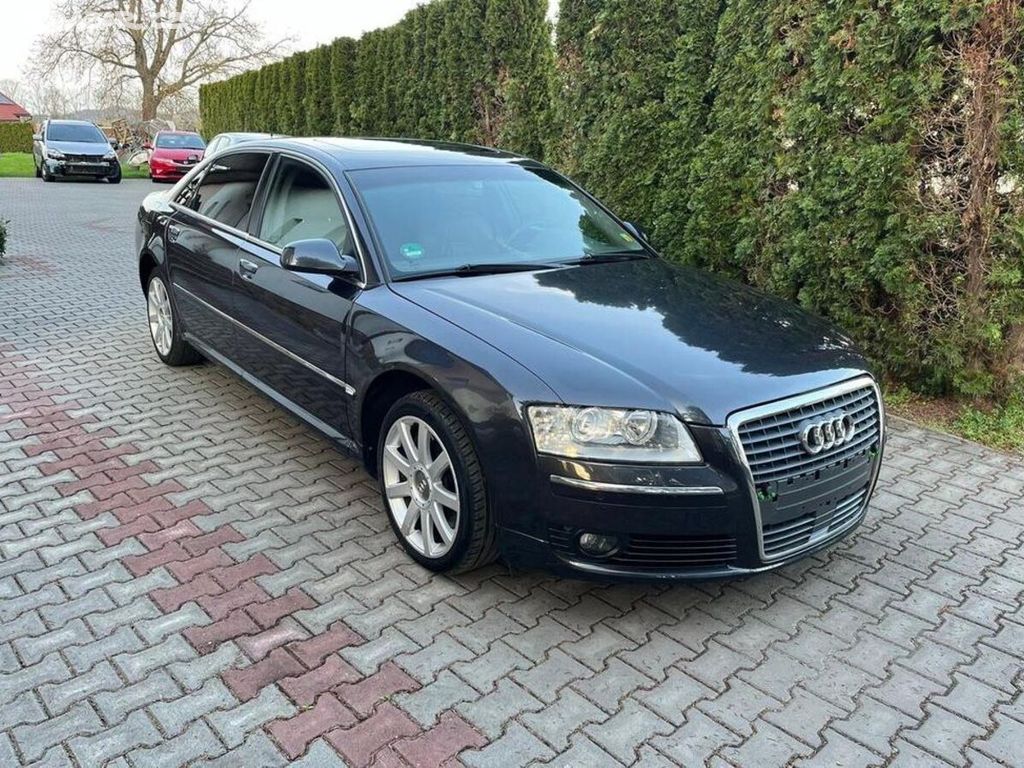 Audi A8 4,2 MPi LPG serviska Quattro benzín