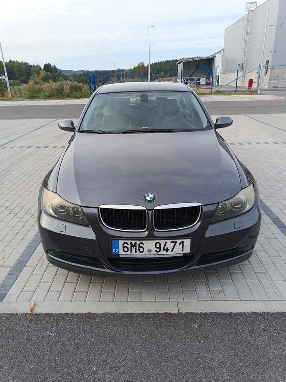 BMW E90 320 D