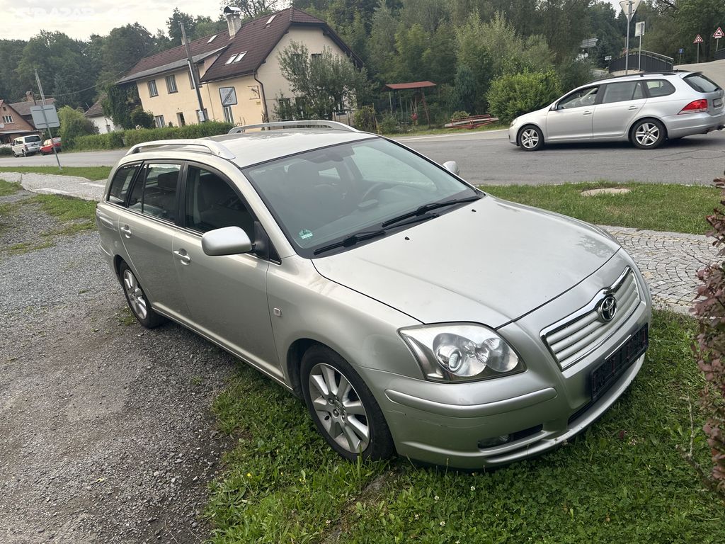 Toyota Avensis Combi 2,0 D-4D 85 KW r.v. 2003