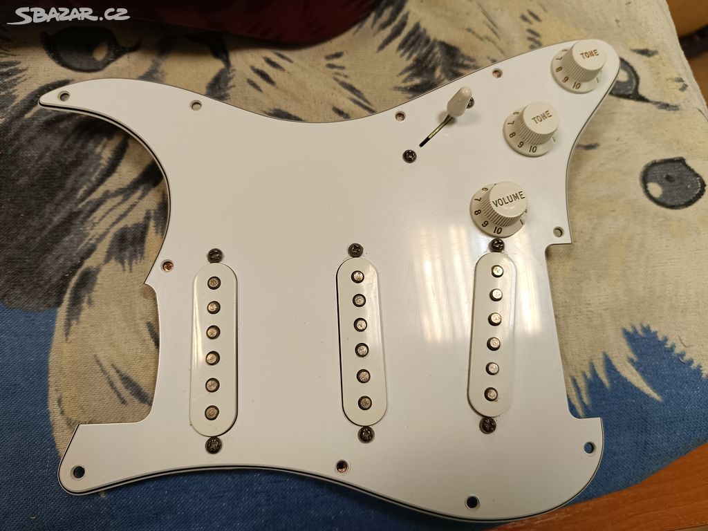 Prodám osazený pickguard z Fendra Mexico - Kyjov