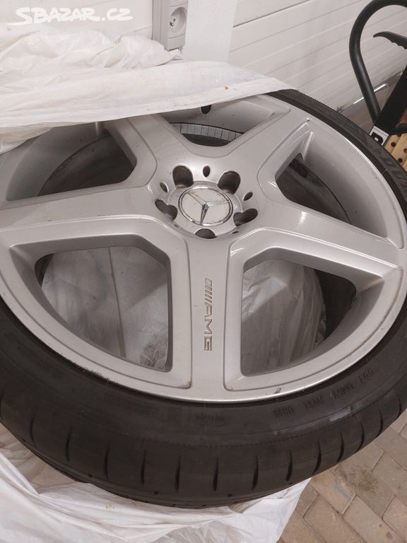 ALU KOLA AMG,TEMER NOVE PNEU DUNLOP 225/35Z R20.