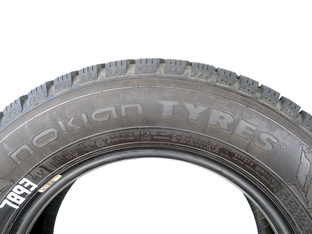 Zimní pneu 195/70/15C Nokian 2ks p7893