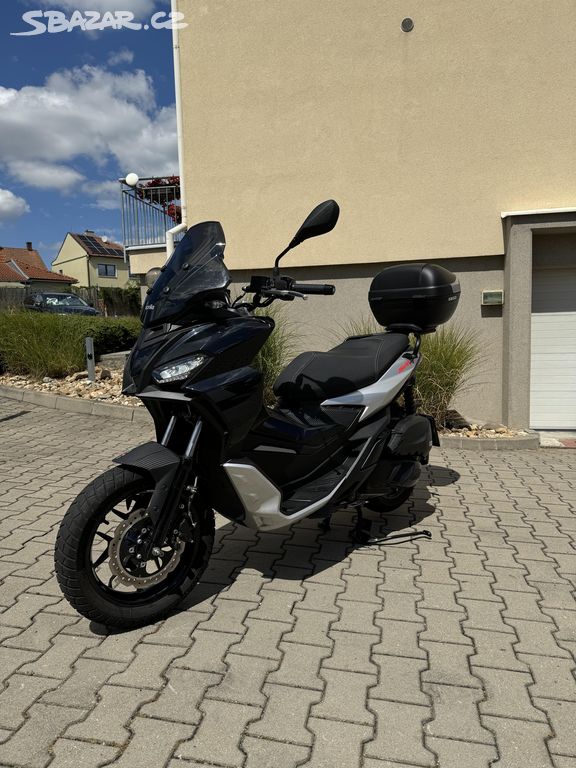 Skůtr APRILIA SR GT 125 Urban E5