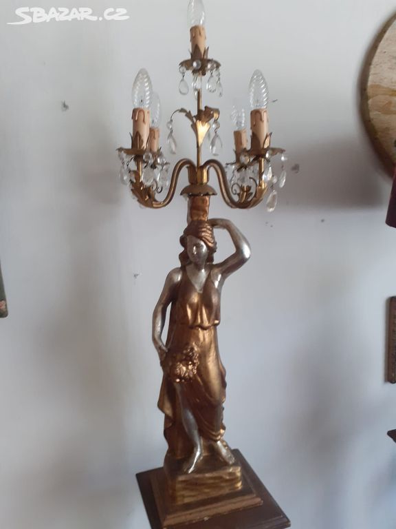 Figurální stolní lampa