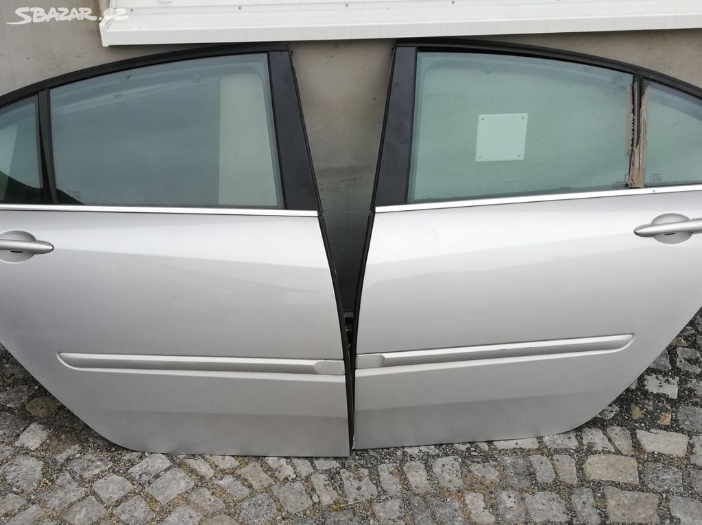 Renault Laguna 3 pravé zadní dveře, levé už nejsou