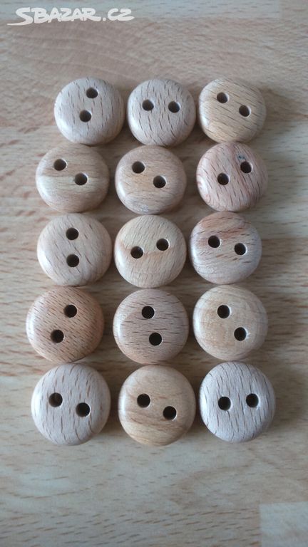 Prodám dřevěné knoflíky - průměr 1,7 cm (čočky)