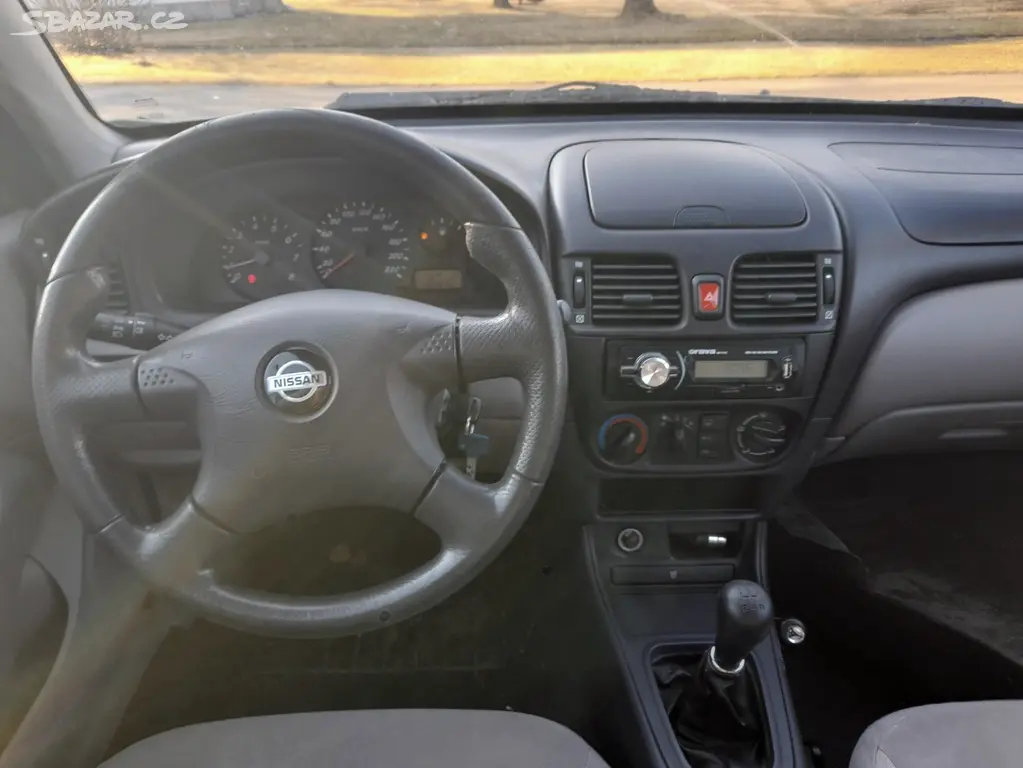 Nissan almera 1,5 66kw benzín - fotka 6