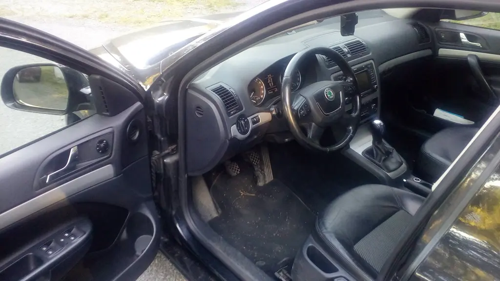 Škoda Octavia combi II 2.0 TDI Elegance-Plus-TOP - fotka 2