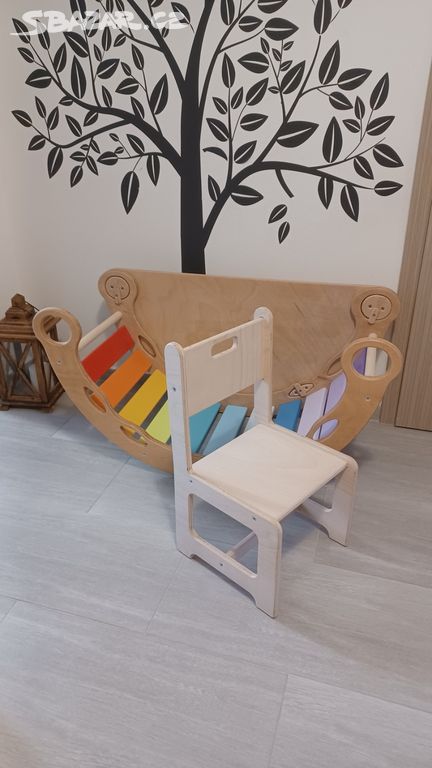 Montessori houpačka .dětská židle