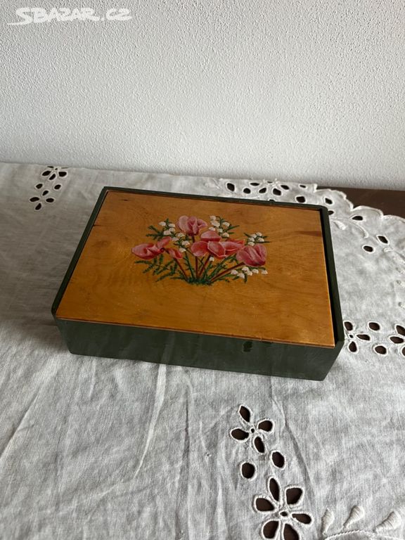 Stará dřevěná krabička - ruční malba.
