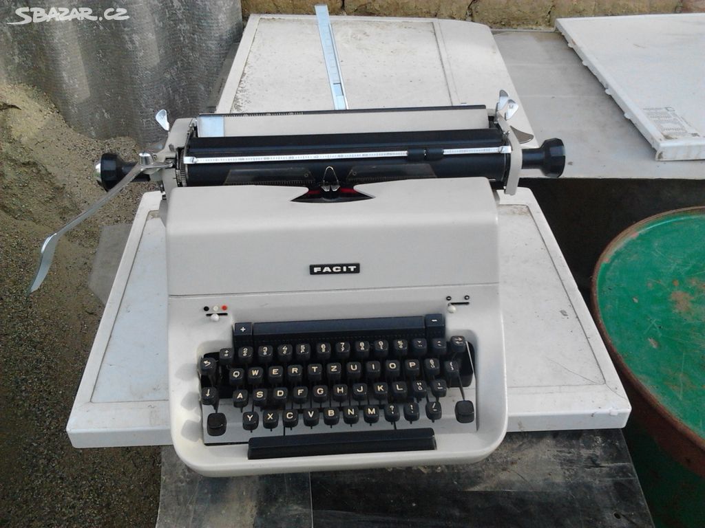 Prodám psací stroj pro sběratele.Číslo 1.