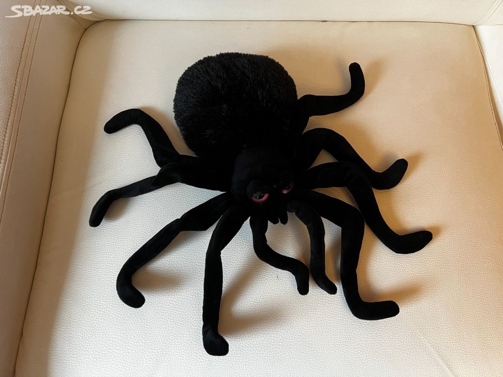 Krásný plyšový terapeutický hebký černý pavouček
