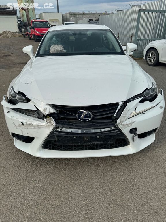 Lexus IS 300h 2016 pojizdny 138tkm