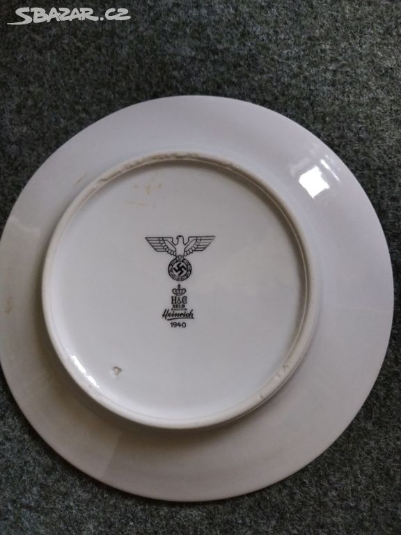 WWII,WW2 Německý porcelánový talíř se svastikou