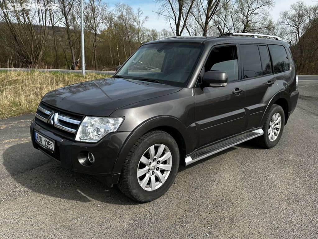 Mitsubishi Pajero 4x4 3,2D, r.2011, 7-míst, tažné