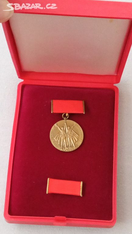 Medaile s podpisem prezidenta G. Husáka