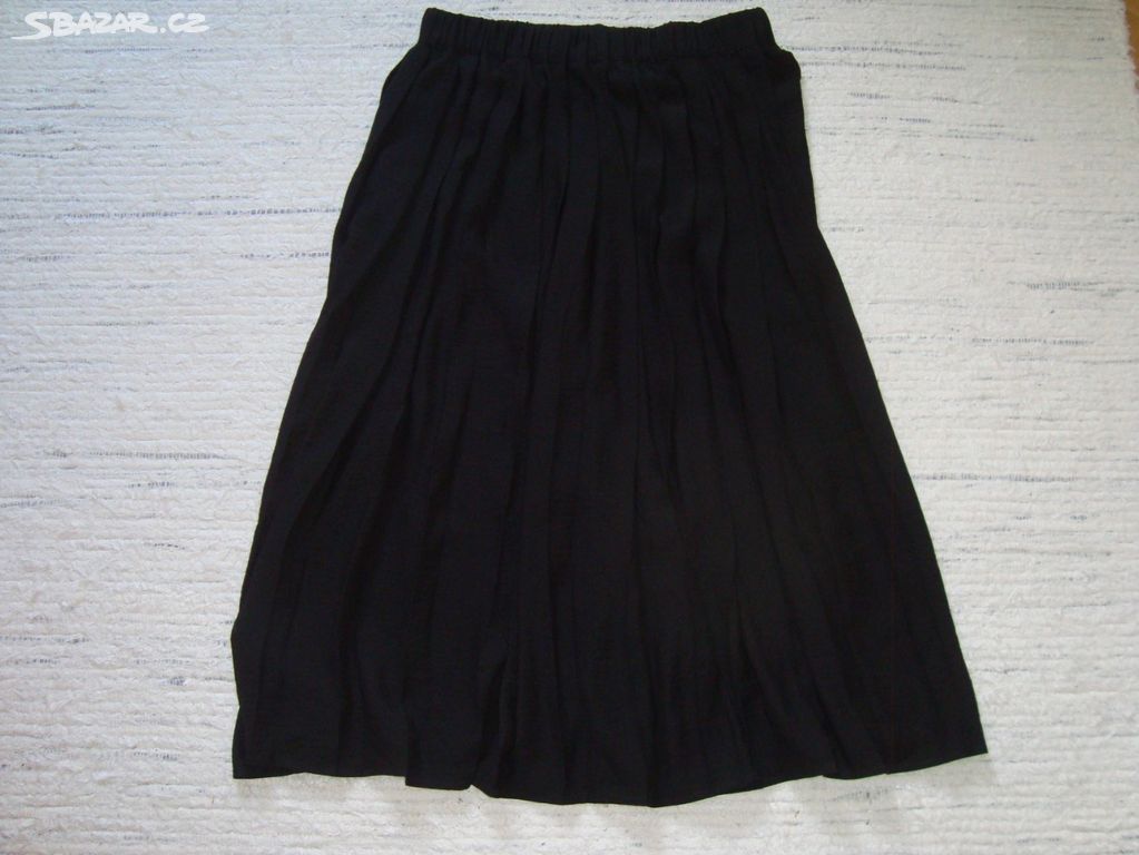 Černá skládaná sukně vel. 40 H&M