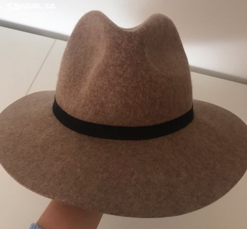 Nový klobouk značky Topshop