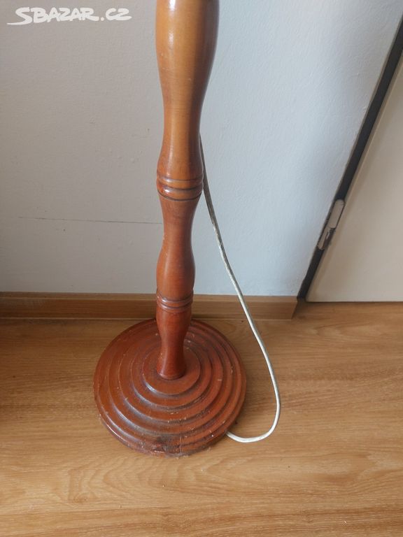 Dřevěná noha stojací lampa