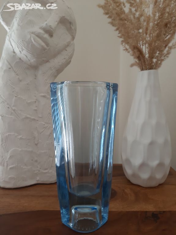 Krásná váza z lisovaného skla - Miloš Filip