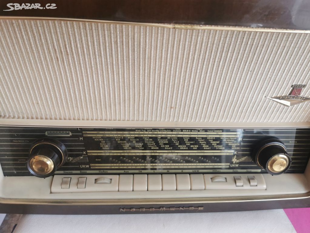 Staré rádio gramofon