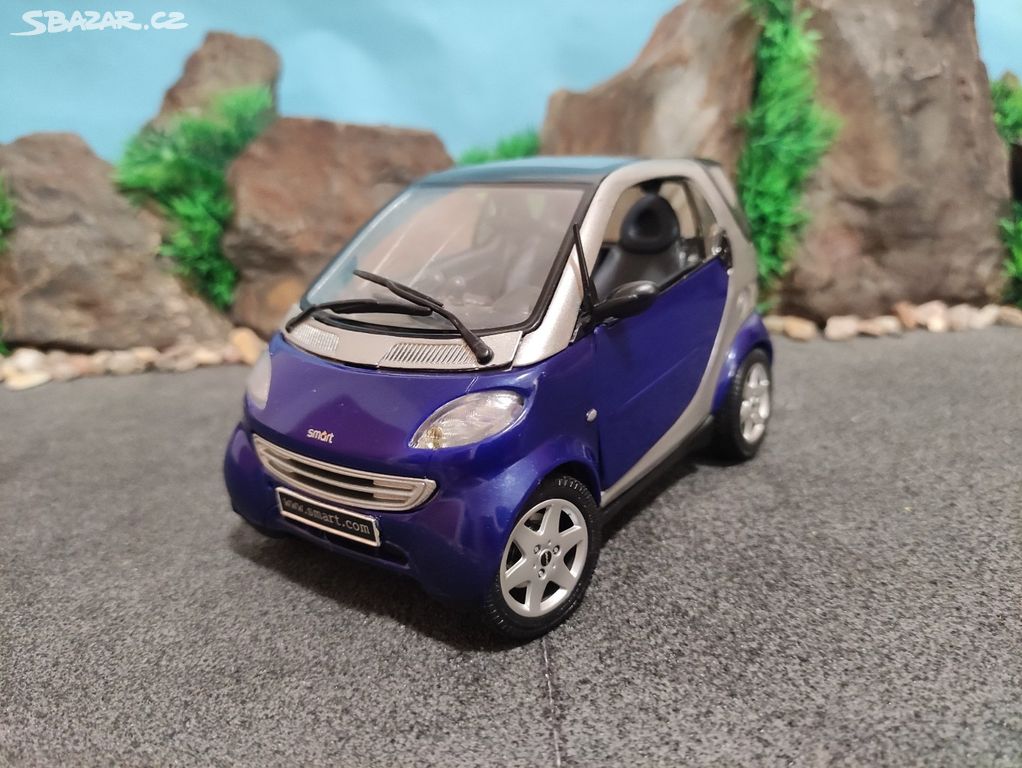 Prodám model 1:18 smart for two
