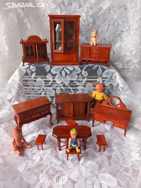 Dřevěný nábytek pro panenky