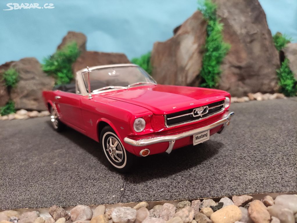 Prodám model 1:18 Ford mustang 1/2 cabrio 1964