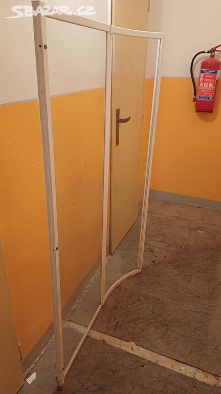 Koupelnová zástěna vanová
