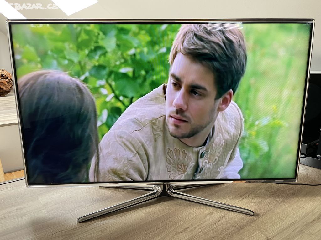 LED TV Samsung UE40D7000LS - skleněný design rám !