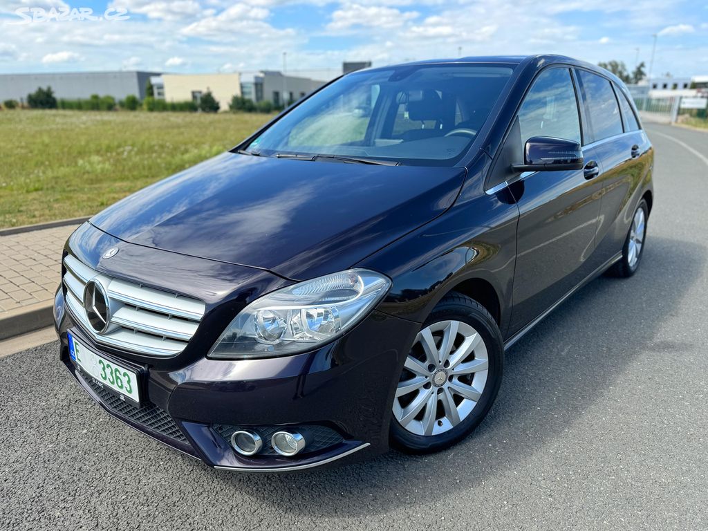 MERCEDES-BENZ B180 CDI //2014 NAVI KAMERA TAŽNÉ