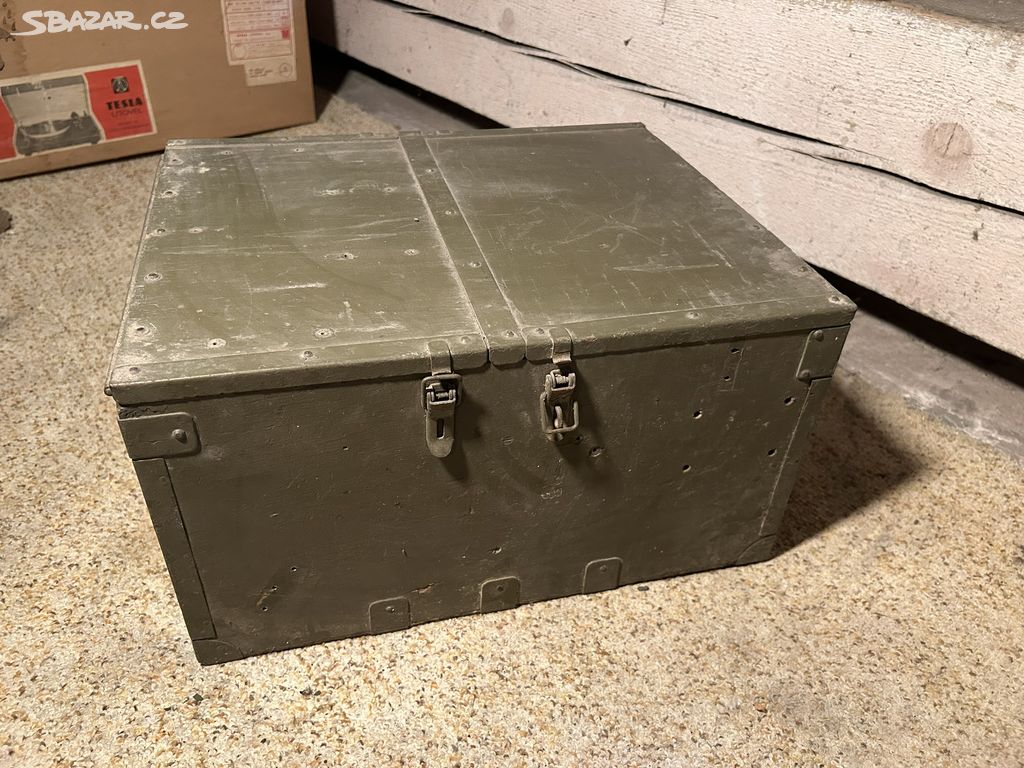 Vojenská bedna krabice