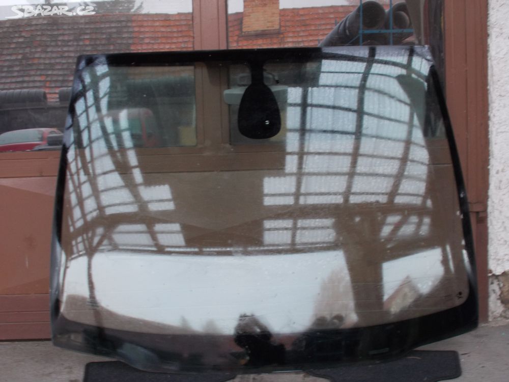 Čelní sklo Renault Modus s dešť. čidlem a zrcátkem