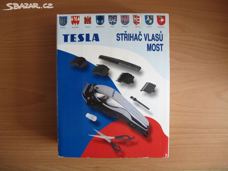 Střihač vlasů TESLA HC5 SF948 s příslušenstvím.