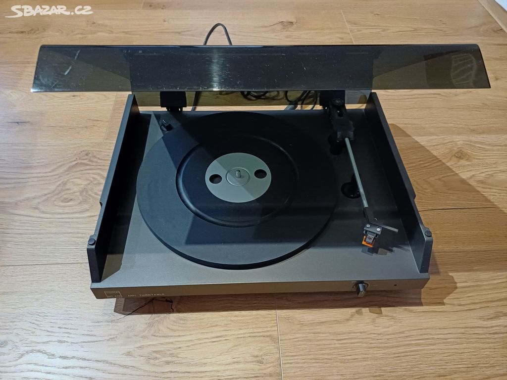 Gramofon Tesla NC 470 + desky