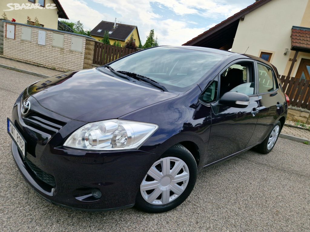 Toyota Auris 1.6 benzin - 1 maj. - nové ČR