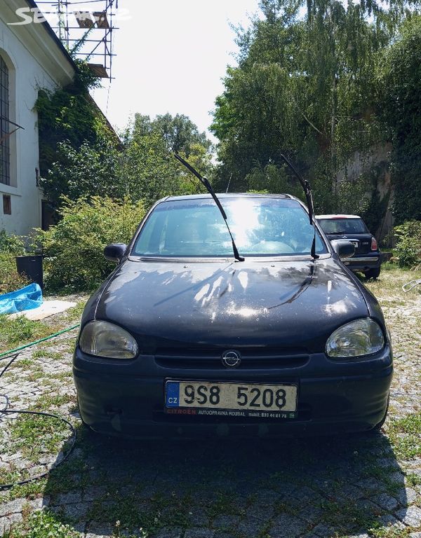 Opel Corsa 1.2 benzin střešní okno