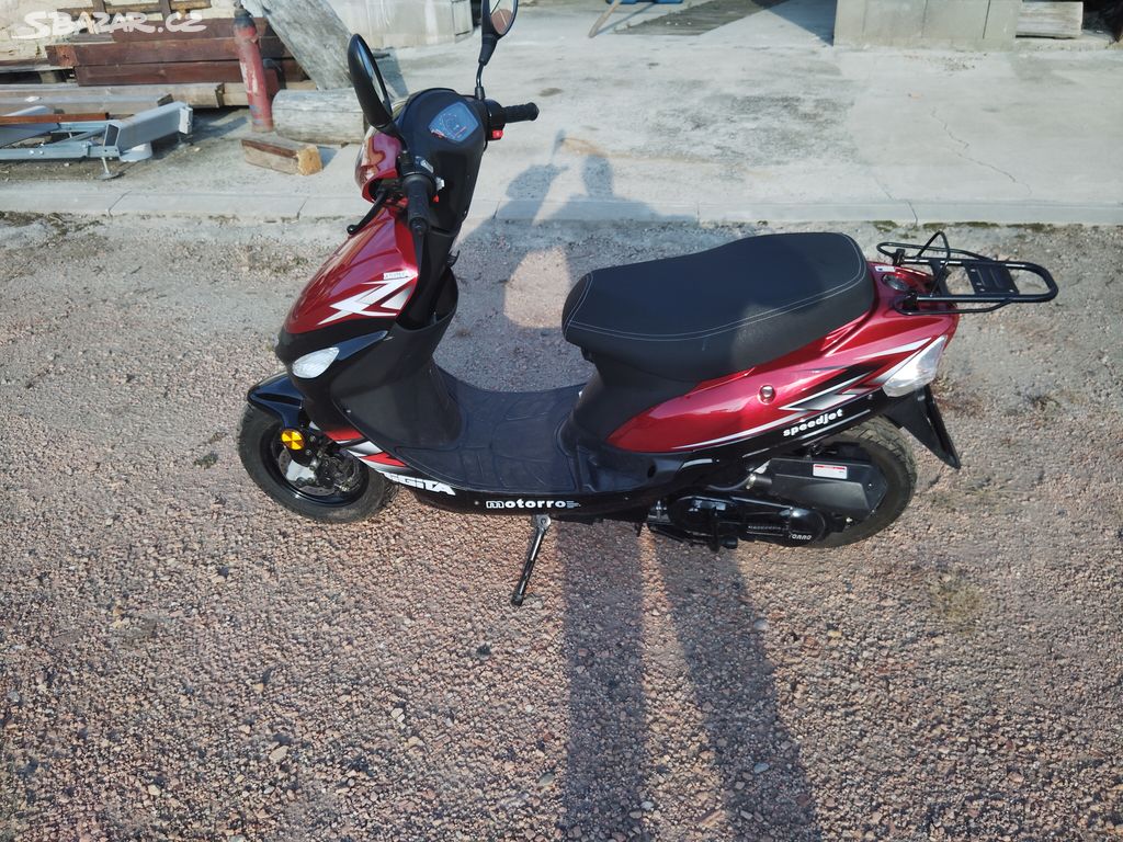 Skútr 50 ccm