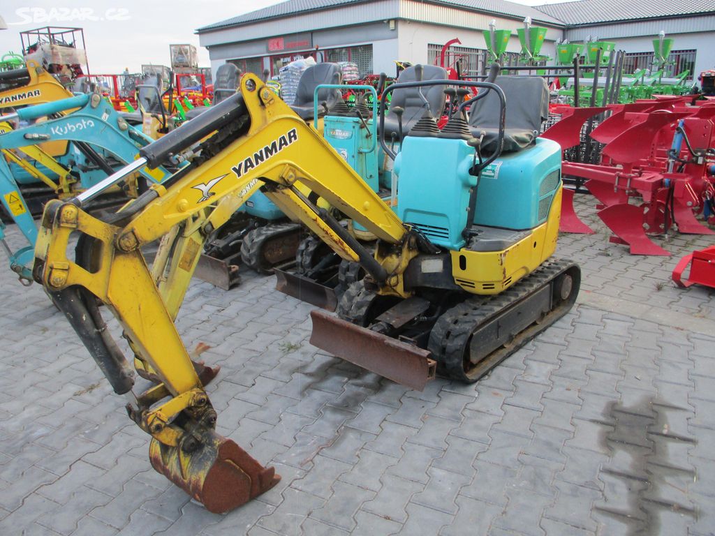 Minibagr Yanmar SV-08 800kg 3