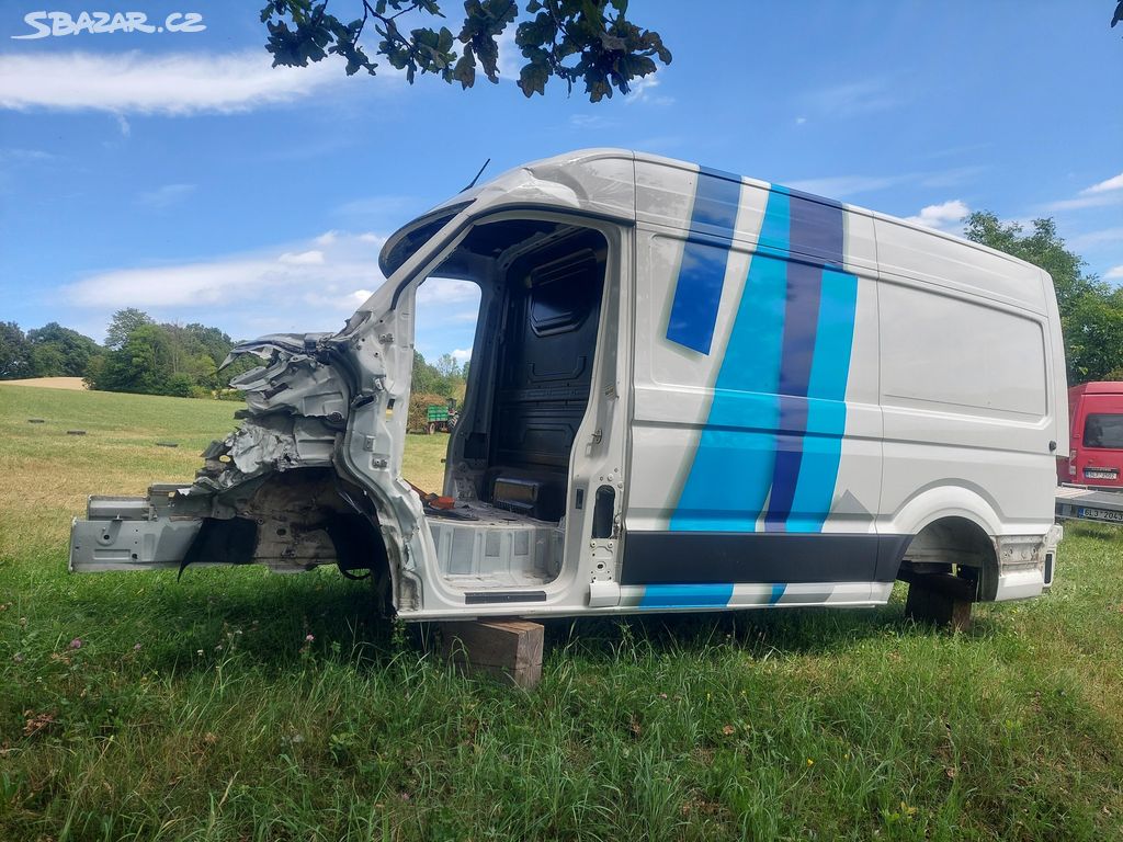 VW Crafter - části karoserie, obložení korby