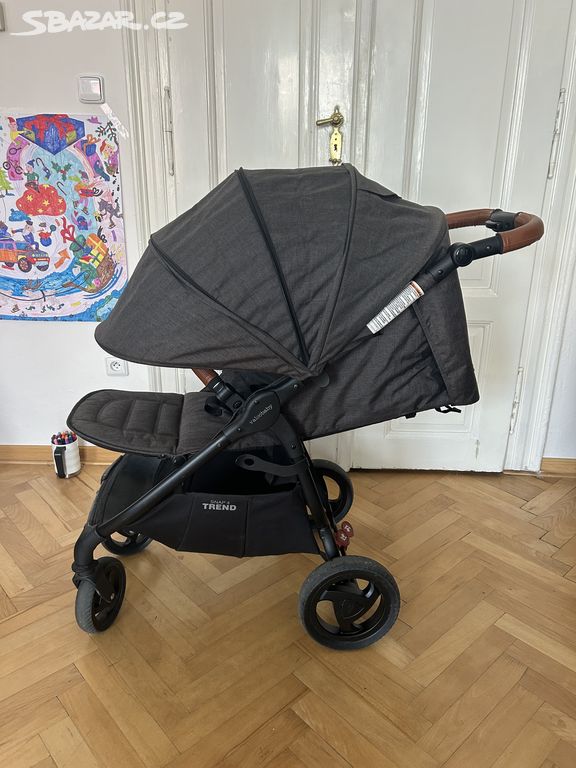 Kočárek VALCO BABY Trend 4 Black Charcoal